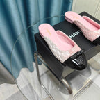 CHANEL MULE IN LIGHT PINK SATIN AND BLACK LAMBSKIN