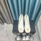 CHANEL HIGH HEELS 80 MM IN WHITE SUEDE AND BLACK CALFSKIN WITH FLOWER