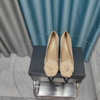 CHANEL HIGH HEELS 80 MM IN TAN BEIGE SUEDE AND BLACK CALFSKIN WITH FLOWER