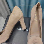 CHANEL HIGH HEELS 80 MM IN TAN BEIGE SUEDE AND BLACK CALFSKIN WITH FLOWER