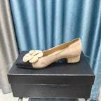 CHANEL MEDIUM HEELS IN TAN BEIGE SUEDE AND BLACK CALFSKIN WITH FLOWER
