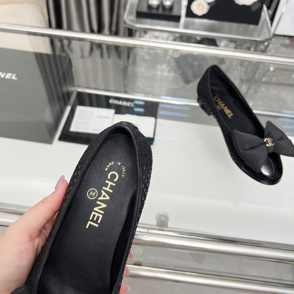CHANEL 25S ROUND TOE BALLET FLATS WITH A BOW IN SPARKLING BLACK CANVAS