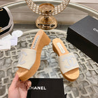 CHANEL WEDGE PLATFORM IN WHITE LAMBSKIN WITH LOGO