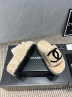 CHANEL 25S SLIPPERS THICK SOLED WITH EMBROIDERED LOGO IN BEIGE FUR