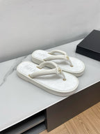 CHANEL THONG SLIPPERS IN WHITE LAMBSKIN