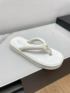 CHANEL THONG SLIPPERS IN WHITE LAMBSKIN