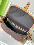 LOUIS VUITTON DIANE 25 IN BROWN MONOGRAM CANVAS TANNED COWHIDE