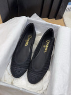 CHANEL BALLERINAS IN BLACK RAFFIA