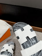 HERMES CHYPRE SANDAL WHITE CALFSKIN UNIQUE