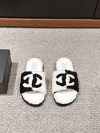 CHANEL SLIPPERS IN WHITE MIX BLACK FLEECE