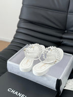 CHANEL MULE SLIPPERS WITH PEARL CHAIN IN WHITE LAMBSKIN
