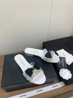 CHANEL BOW SLIPPERS IN WHITE LAMBSKIN WITH RHINESTONES