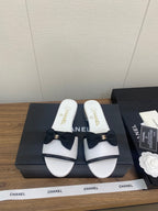 CHANEL BOW SLIPPERS IN WHITE LAMBSKIN