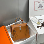 HERMES KELLY 28CM IN GOLD EPSOM CALFSKIN PALLADIUM HARDWARE