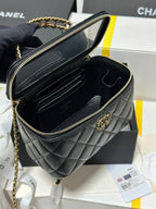 CHANEL 18 CLUTCH BAG IN BLACK CALFSKIN GOLD HARDWARE