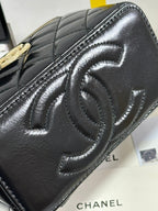 CHANEL VANITY CASE 18 IN BLACK SHINY LAMBSKIN WITH PEARL HANDLE