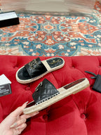 CHANEL FLAT SLIPPERS IN BLACK LAMBSKIN AND WOVEN WITH LOGO