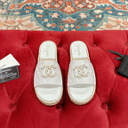 CHANEL FLAT SLIPPERS IN WHITE LAMBSKIN AND WOVEN WITH LOGO