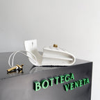 BOTTEGA VENETA ANDIAMO BAG 19 IN WHITE CALFSKIN