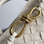 BOTTEGA VENETA HANDLE BAG ANDIAMO 25 IN OFF WHITE LAMBSKIN