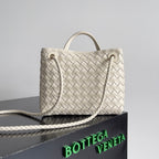 BOTTEGA VENETA HANDLE BAG ANDIAMO 25 IN OFF WHITE LAMBSKIN