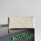 BOTTEGA VENETA HANDLE BAG ANDIAMO 25 IN OFF WHITE LAMBSKIN