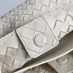 BOTTEGA VENETA HANDLE BAG ANDIAMO 25 IN OFF WHITE LAMBSKIN