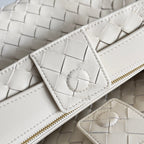 BOTTEGA VENETA HANDLE BAG ANDIAMO 32 IN OFF WHITE LAMBSKIN