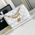 CHANEL MEDIUM 22 FLAP BAG IN WHITE LAMBSKIN GOLD HARDWARE