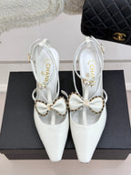 CHANEL CHAIN BOW HIGH HEEL 8 CM SLINGBACKS IN WHITE SUEDE