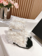 CHANEL SHORT BOOTS IN WHITE LAMB FUR AND LAMBSKIN 962186